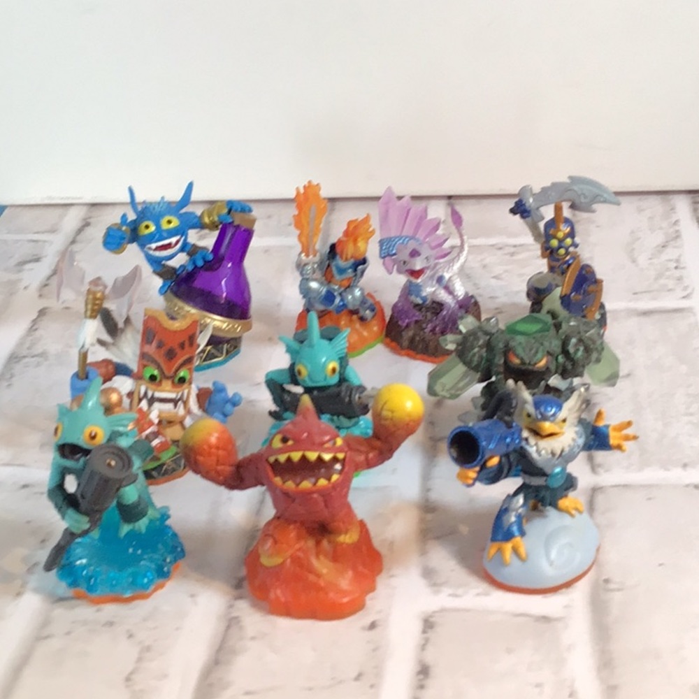 Lot of 10 Skylanders figures